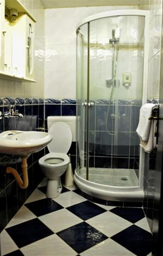 Hotel Evropa Podgorica Buitenkant foto